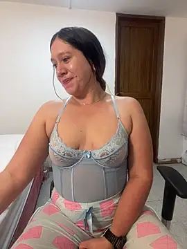 emma hot2006 online show from 12-15-25, 08:57