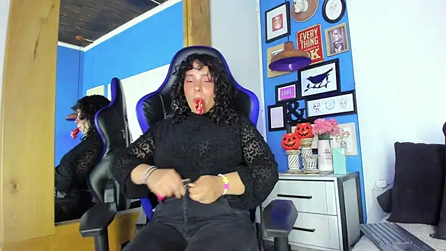 Kyes Dreams3 online show from 10-28-25, 04:05