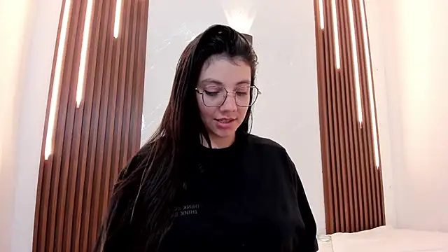 CarolinaMejia online show from 10-17-25, 11:40