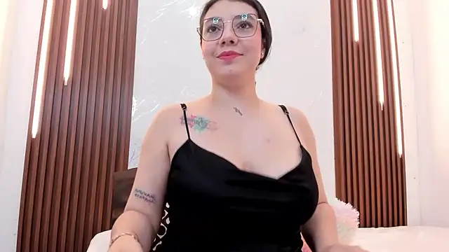 CarolinaMejia online show from 12-03-25, 04:05