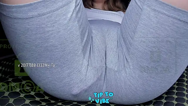 Snapshot of Cameltoe_squirt_inPants chatting on 02-15-25, 03:17 Cameltoe squirt inPants online show from 02-15-25, 03:17