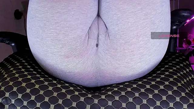 Snapshot of Cameltoe_squirt_inPants chatting on 11-21-25, 01:43 Cameltoe squirt inPants online show from 11-21-25, 01:43