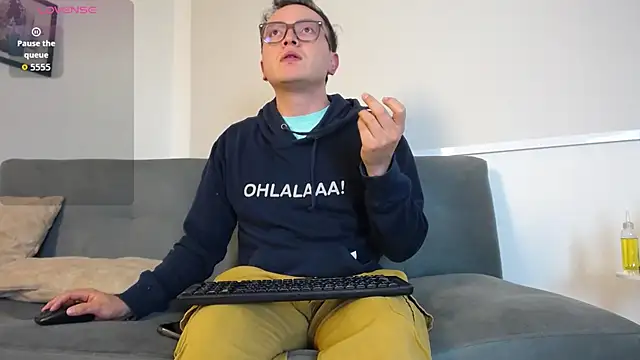 Snapshot of Robert2_honey chatting on 10-01-25, 12:05 Robert2 honey online show from 10-01-25, 12:05