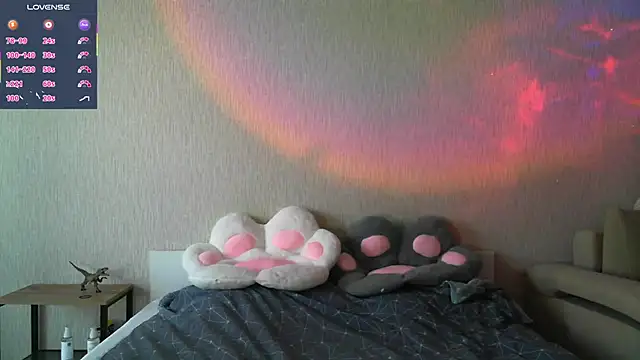 Snapshot of eskatmi chatting on 10-19-25, 01:06 eskatmi online show from 10-19-25, 01:06