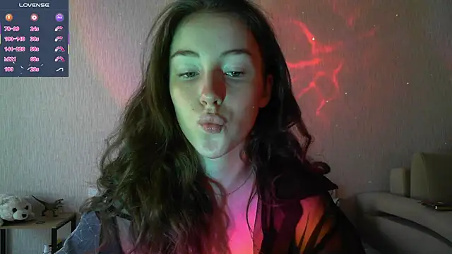 Snapshot of eskatmi chatting on 10-20-25, 01:17 eskatmi online show from 10-20-25, 01:17