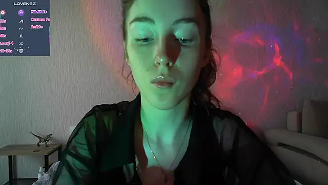 Snapshot of eskatmi chatting on 10-21-25, 01:39 eskatmi online show from 10-21-25, 01:39