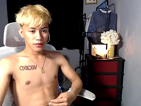 naughtyboyloy 0 online show from 12-15-25, 02:32