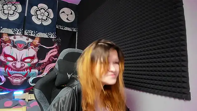 Nora lovvvv online show from 10-25-25, 10:12