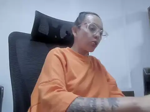 Snapshot of dalila_macherano1 chatting on 10-11-25, 07:01 dalila macherano1 online show from 10-11-25, 07:01