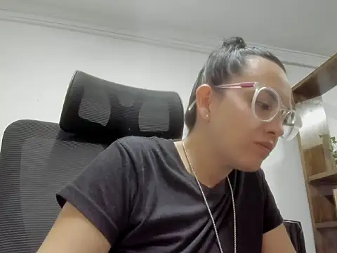 Snapshot of dalila_macherano1 chatting on 10-24-25, 07:32 dalila macherano1 online show from 10-24-25, 07:32