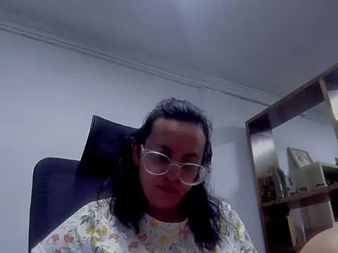 Snapshot of dalila_macherano1 chatting on 10-31-25, 10:44 dalila macherano1 online show from 10-31-25, 10:44