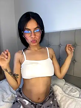 Melissa coch online show from 10-08-25, 04:37