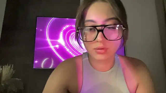 Snapshot of StellarAlice chatting on 10-17-25, 06:21 StellarAlice online show from 10-17-25, 06:21