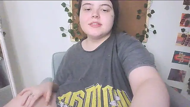 Snapshot of brattyprincessemma chatting on 09-12-25, 06:41 brattyprincessemma online show from 09-12-25, 06:41