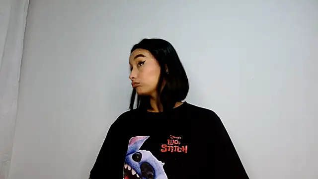 Gia Lee online show from 10-15-25, 02:22