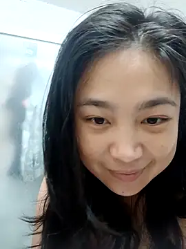 Snapshot of Minn-cute chatting on 09-13-25, 11:43 Minn-cute online show from 09-13-25, 11:43