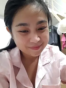 Snapshot of Minn-cute chatting on 10-10-25, 04:44 Minn-cute online show from 10-10-25, 04:44