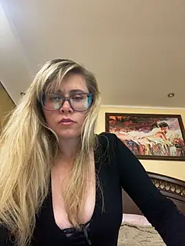 Crystal00Girl online show from 10-02-25, 08:49