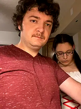 Snapshot of Mommasaurrex chatting on 09-25-25, 02:59 Mommasaurrex online show from 09-25-25, 02:59