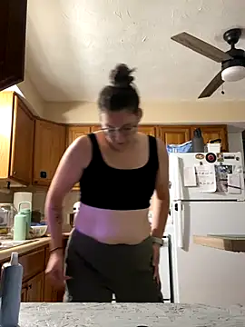 Snapshot of Mommasaurrex chatting on 10-11-25, 01:53 Mommasaurrex online show from 10-11-25, 01:53