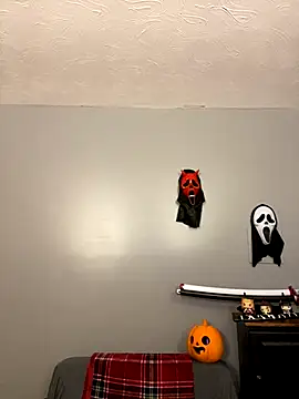 Snapshot of Mommasaurrex chatting on 10-22-25, 02:12 Mommasaurrex online show from 10-22-25, 02:12