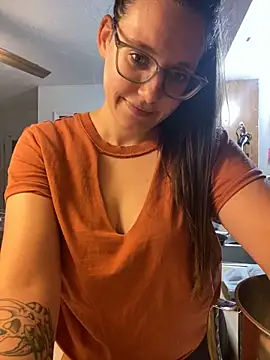 Snapshot of Mommasaurrex chatting on 10-25-25, 10:48 Mommasaurrex online show from 10-25-25, 10:48