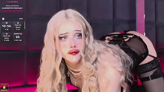 Snapshot of RoxyKyper chatting on 12-19-25, 03:41 RoxyKyper online show from 12-19-25, 03:41