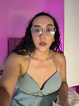 Snapshot of alehia_cute chatting on 04-26-26, 10:29 alehia cute online show from 04-26-26, 10:29