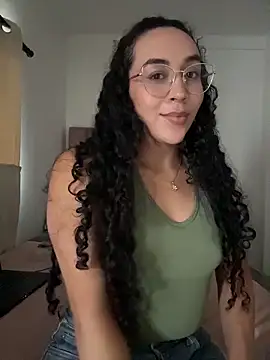 Snapshot of alehia_cute chatting on 05-15-26, 08:05 alehia cute online show from 05-15-26, 08:05