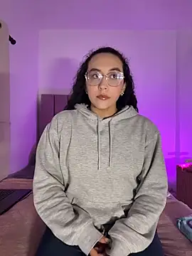 Snapshot of alehia_cute chatting on 05-22-26, 11:32 alehia cute online show from 05-22-26, 11:32