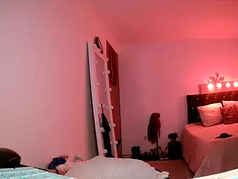 Snapshot of Miamourkendalls chatting on 09-08-25, 11:04 Miamourkendalls online show from 09-08-25, 11:04