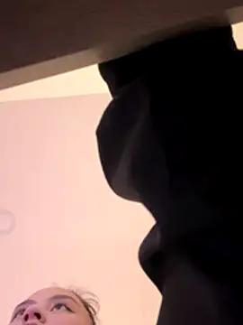 madissooon   online show from 11-20-25, 04:12