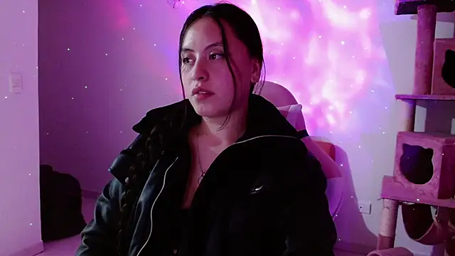 madissooon   online show from 12-15-25, 04:39