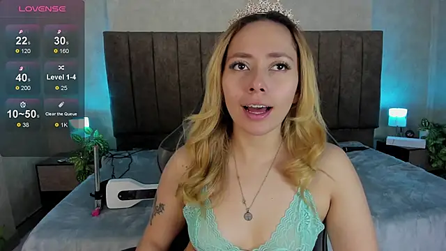 LanaMills  online show from 12-20-25, 05:14