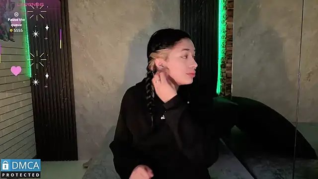 stepha   online show from 12-17-25, 11:05