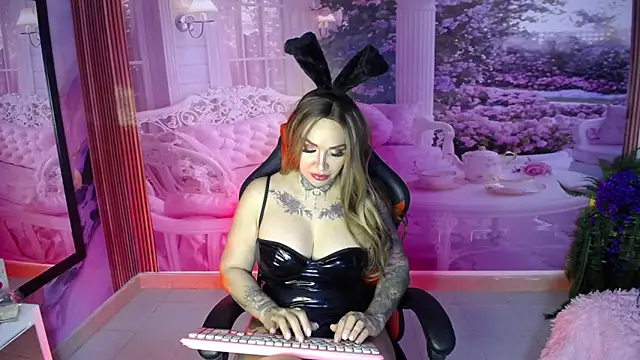 Snapshot of Layla-Watson chatting on 10-03-25, 12:13 Layla-Watson online show from 10-03-25, 12:13