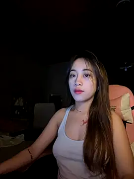 Yummiiieee28 online show from 11-05-25, 08:20