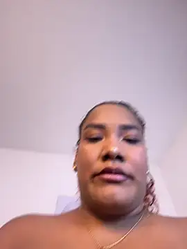 Snapshot of anailynn chatting on 10-20-25, 10:54 anailynn online show from 10-20-25, 10:54