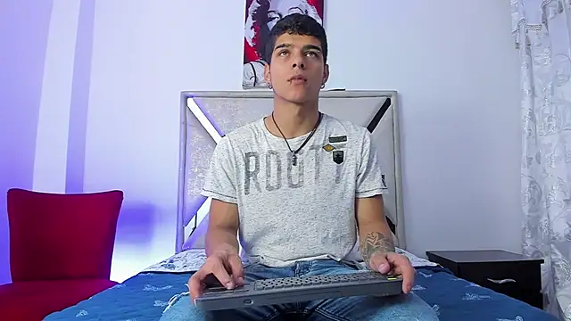 wyatt 3 online show from 12-20-25, 03:02