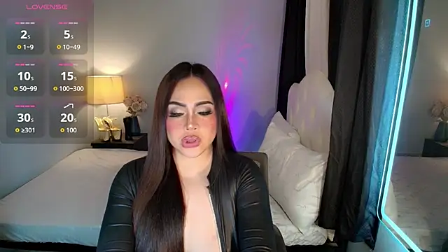 Snapshot of Unforgettable_Maria chatting on 10-16-25, 05:41 Unforgettable Maria online show from 10-16-25, 05:41