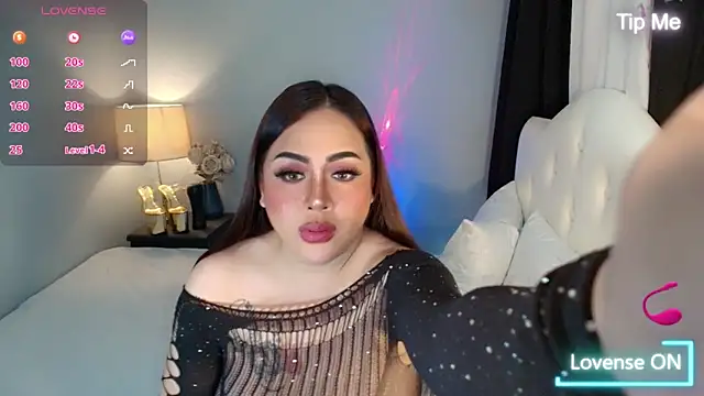 Snapshot of Unforgettable_Maria chatting on 10-27-25, 04:27 Unforgettable Maria online show from 10-27-25, 04:27