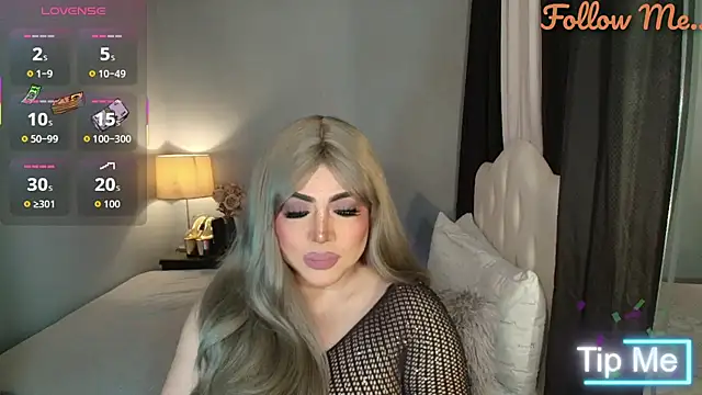 Snapshot of Unforgettable_Maria chatting on 11-27-25, 03:30 Unforgettable Maria online show from 11-27-25, 03:30