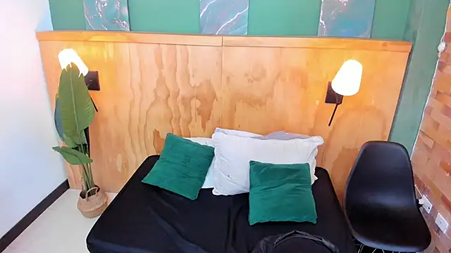 halleylorens online show from 02-24-26, 07:01