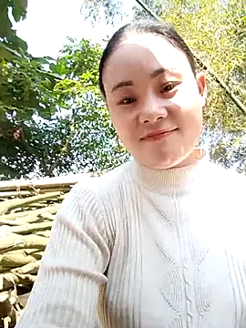 Snapshot of Ruaiuoi chatting on 02-06-26, 05:23 Ruaiuoi online show from 02-06-26, 05:23