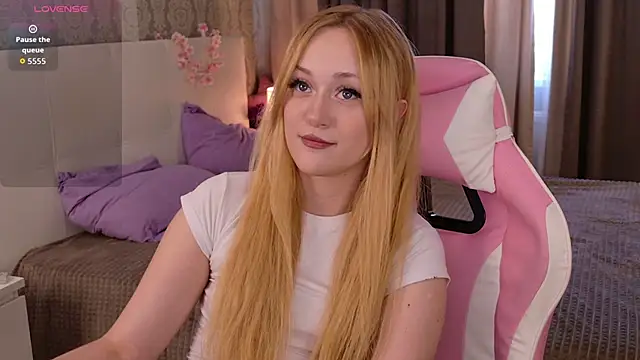 Snapshot of HeyMonkey_ chatting on 10-06-25, 08:56 HeyMonkey  online show from 10-06-25, 08:56