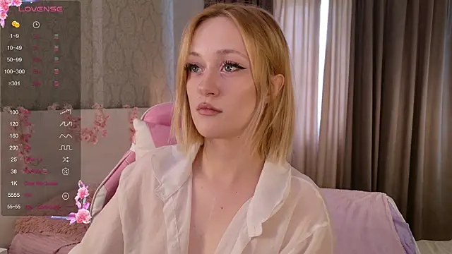 Snapshot of HeyMonkey_ chatting on 10-20-25, 10:49 HeyMonkey  online show from 10-20-25, 10:49