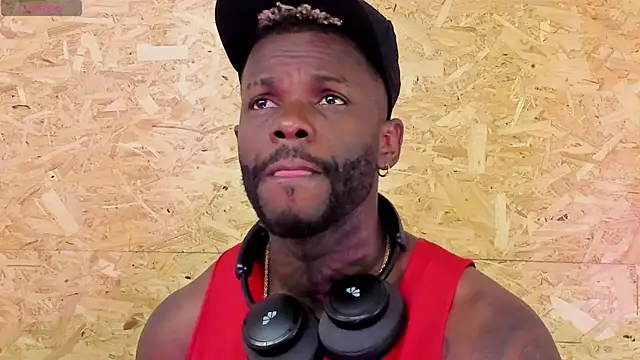 Snapshot of santiblack7 chatting on 10-23-25, 07:34 santiblack7 online show from 10-23-25, 07:34