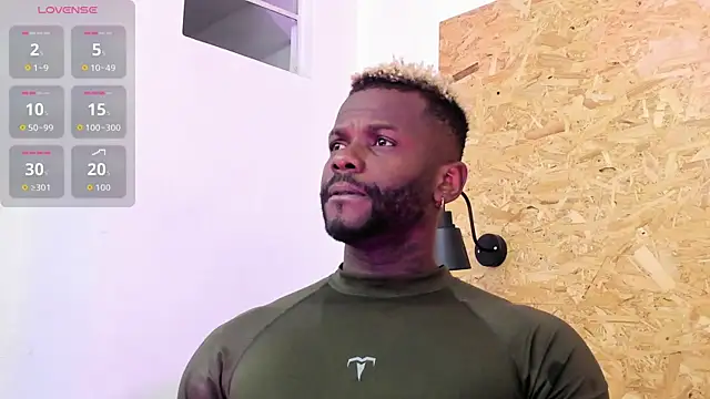 Snapshot of santiblack7 chatting on 10-24-25, 08:16 santiblack7 online show from 10-24-25, 08:16