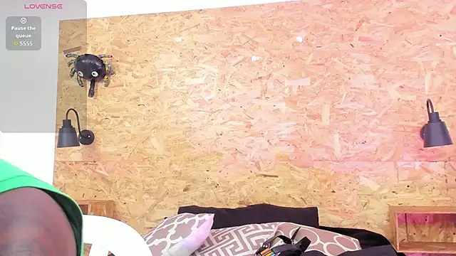 Snapshot of santiblack7 chatting on 11-13-25, 01:37 santiblack7 online show from 11-13-25, 01:37