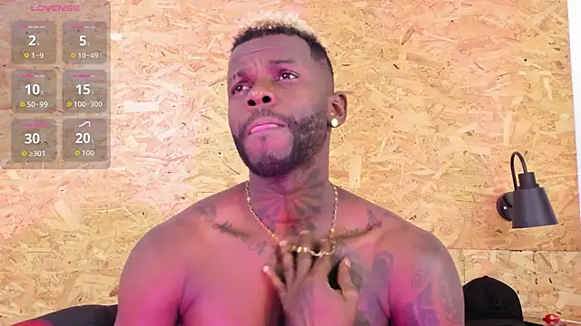 Snapshot of santiblack7 chatting on 11-14-25, 03:05 santiblack7 online show from 11-14-25, 03:05